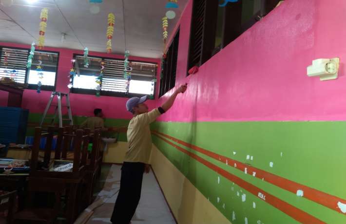Pengecatan dalam rangka manyambut peserta didik baru 
