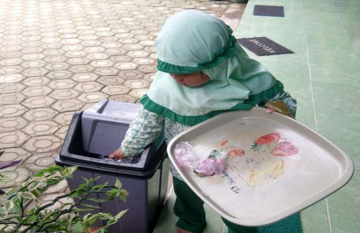 Pembisaan Membuang Sampah pada Tempatnya