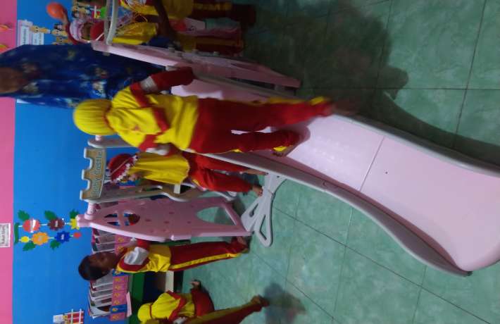 Berebut Mainan Baru di TK Al Irsyad