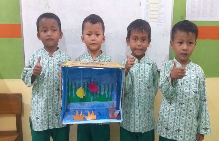 BERKREASI MEMBUAT AQUARIUM DARI KARDUS BEKAS