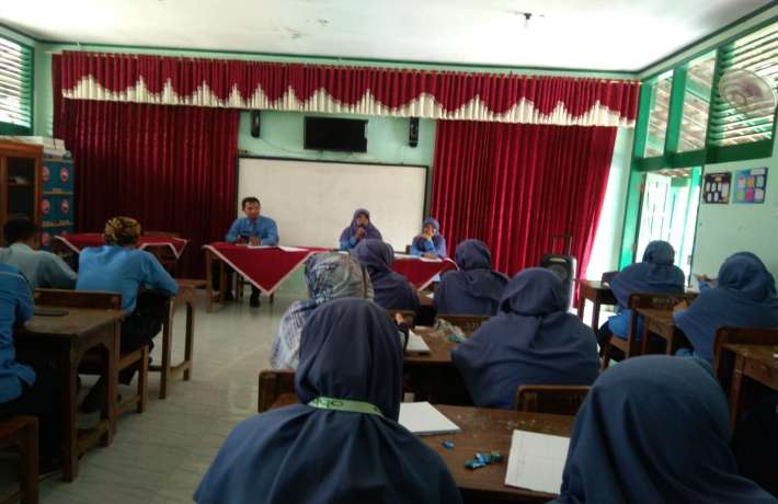 Rapat tiga unit persiapan lomba PKMM guru dan karyawan Al Irsyad Gintungreja