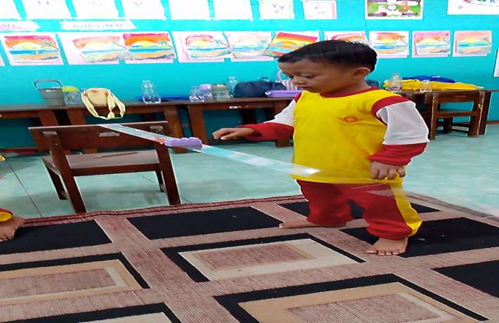 Melatih Konsentrasi dan Koordinasi Anak Melalui Permainan Menggiring Lego